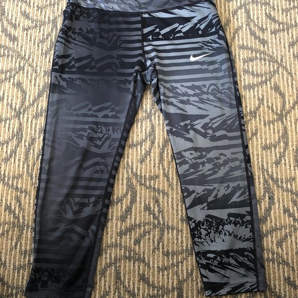 Nike Print Capri Leggings - Picture 1 of 6
